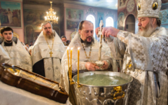 Как набрать святой воды в церкви