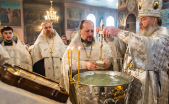 Как набрать святой воды в церкви